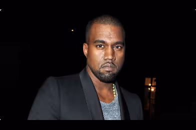 Üzgün Kanye West aile fotoğraflarında