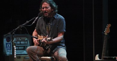 Eddie Vedder'dan altı yaşındaki kızıyla düet: 