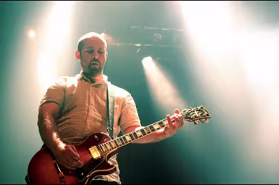 Mogwai gitaristi John Cummings gruptan ayrıldı