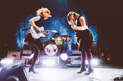Sleater Kinney'den The Ramones yorumu: “Merry Christmas (I Don’t Want to Fight Tonight)”