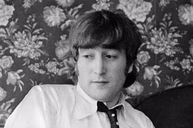John Lennon'ın saçı açık arttırmada 25 bin dolara satıldı
