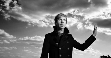 Günün şarkısı: Beck - Broken Drum