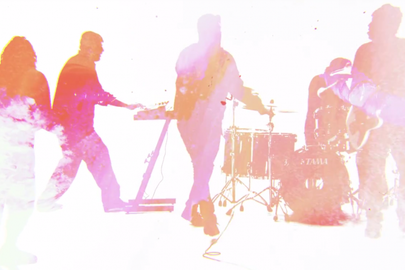 Deftones'tan yeni klip "Prayers / Triangles" bant mag