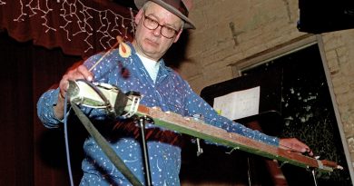 Avangart sinemacı ve müzisyen Tony Conrad 76 yaşında hayatını kaybetti