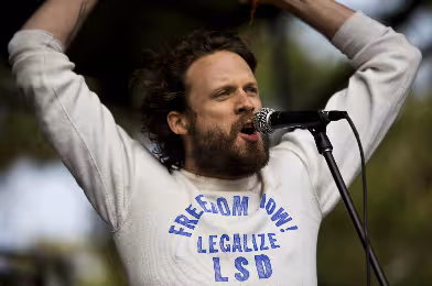 Father John Misty, Chicago konserinde bir Nine Inch Nails klasiğini yorumladı