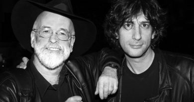 Neil Gaiman ve Terry Pratchett’ın fantastik romanı “Good Omens” dizi oluyor