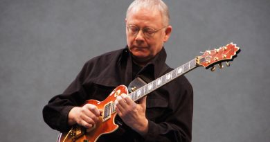 Robert Fripp'in yeni yaşı şerefine, 5 farklı yorumuyla 