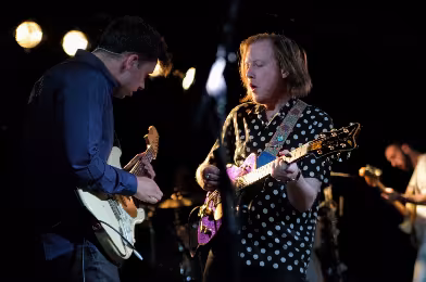 Two Door Cinema Club'dan bol miktarda disko etkileşimli yeni bir single: 