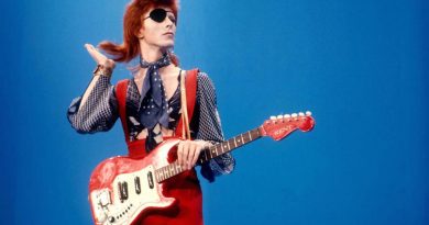 Günün kısası: “David Bowie Was The Gateway Drug For Your Favorite Rockstar”