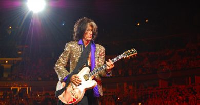 Aerosmith gitaristi Joe Perry hastaneye kaldırıldı