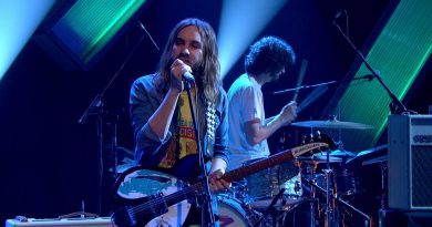 Tame Impala hayranından kısa belgesel: “From Down Under To On Top”