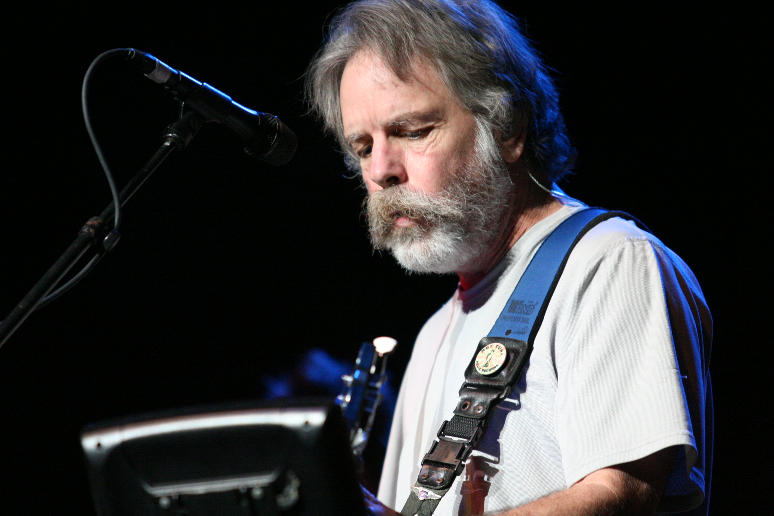 Grateful Dead üyesi Bob Weir, yoldaki solo albümünden ilk şarkıyı