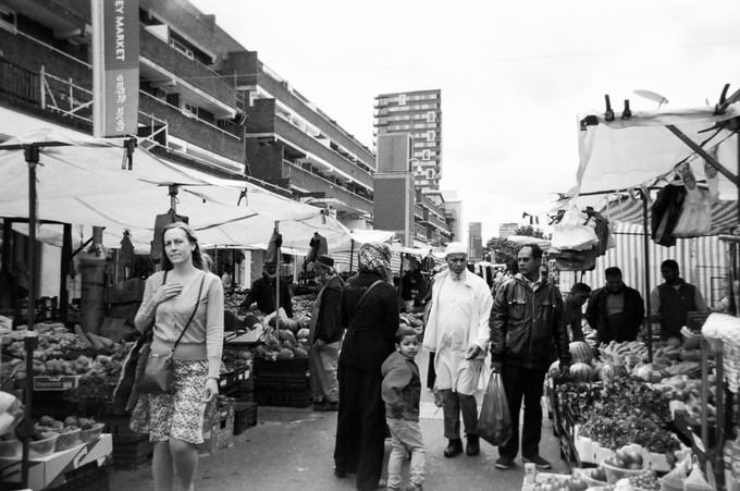 Market-scene-by-Goska-Calik