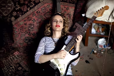 Günün şarkısı: Anna Calvi - Suddenly