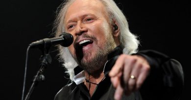 Barry Gibb'in 70. yaşı şerefine, 10 Bee Gees yorumu