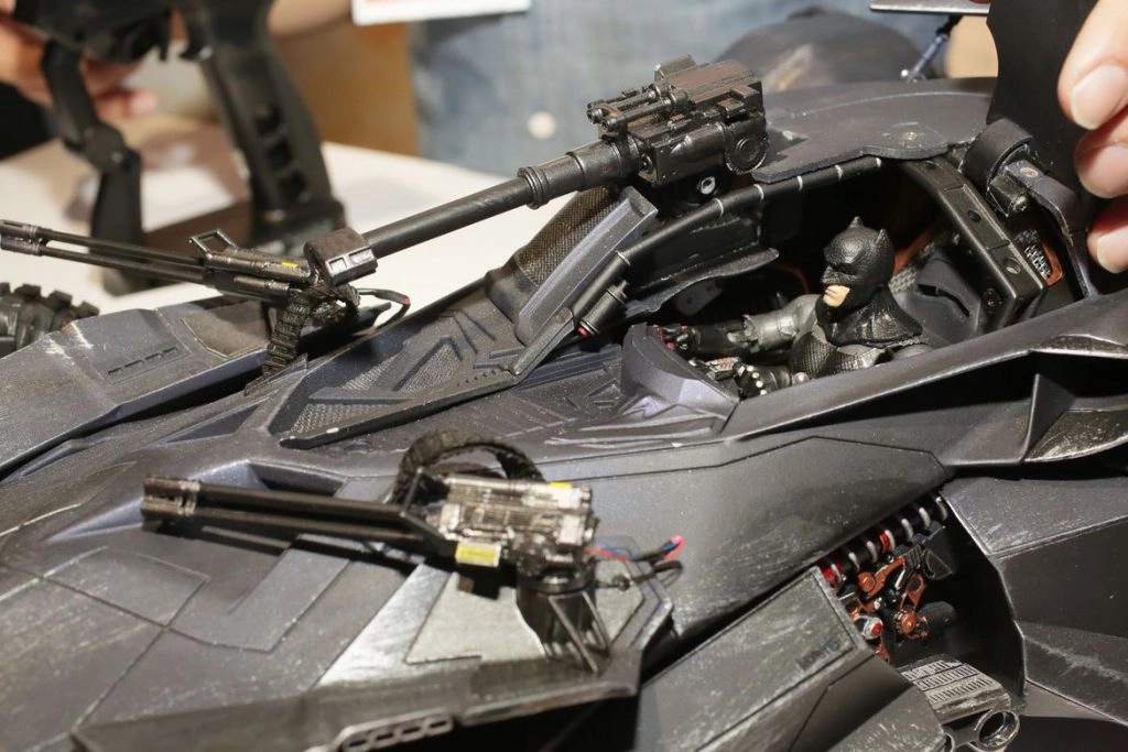 justice-league-batmobile-04