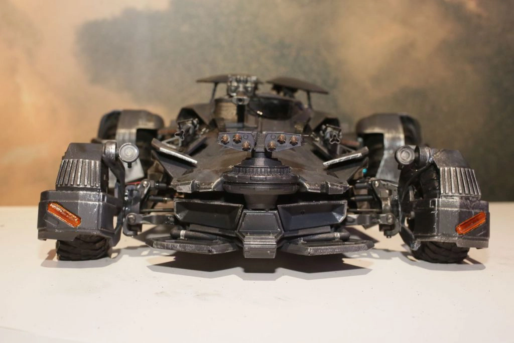justice-league-batmobile-06