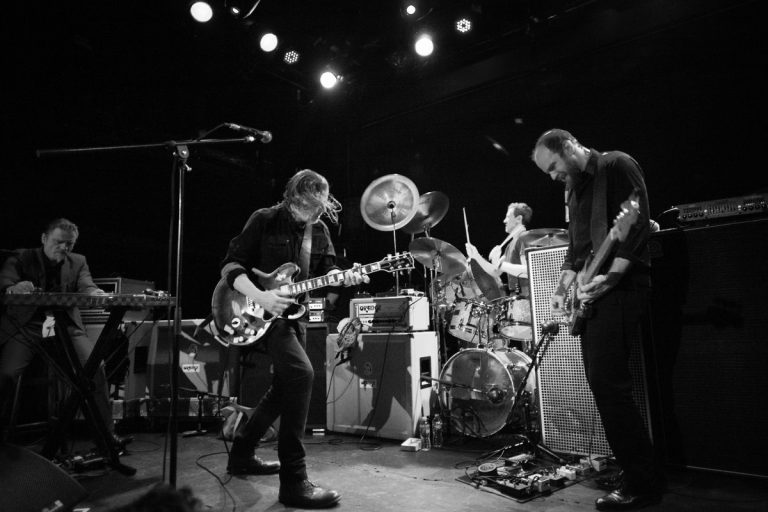 Günün şarkısı Swans A Little God