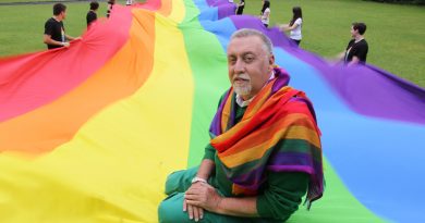 Gökkuşağı bayrağının yaratıcısı Gilbert Baker, 65 yaşında hayatını kaybetti