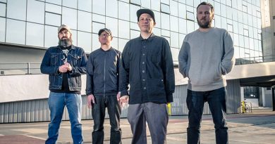 Yoldaki Mogwai albümünden bir şarkı daha: “Party In The Dark”