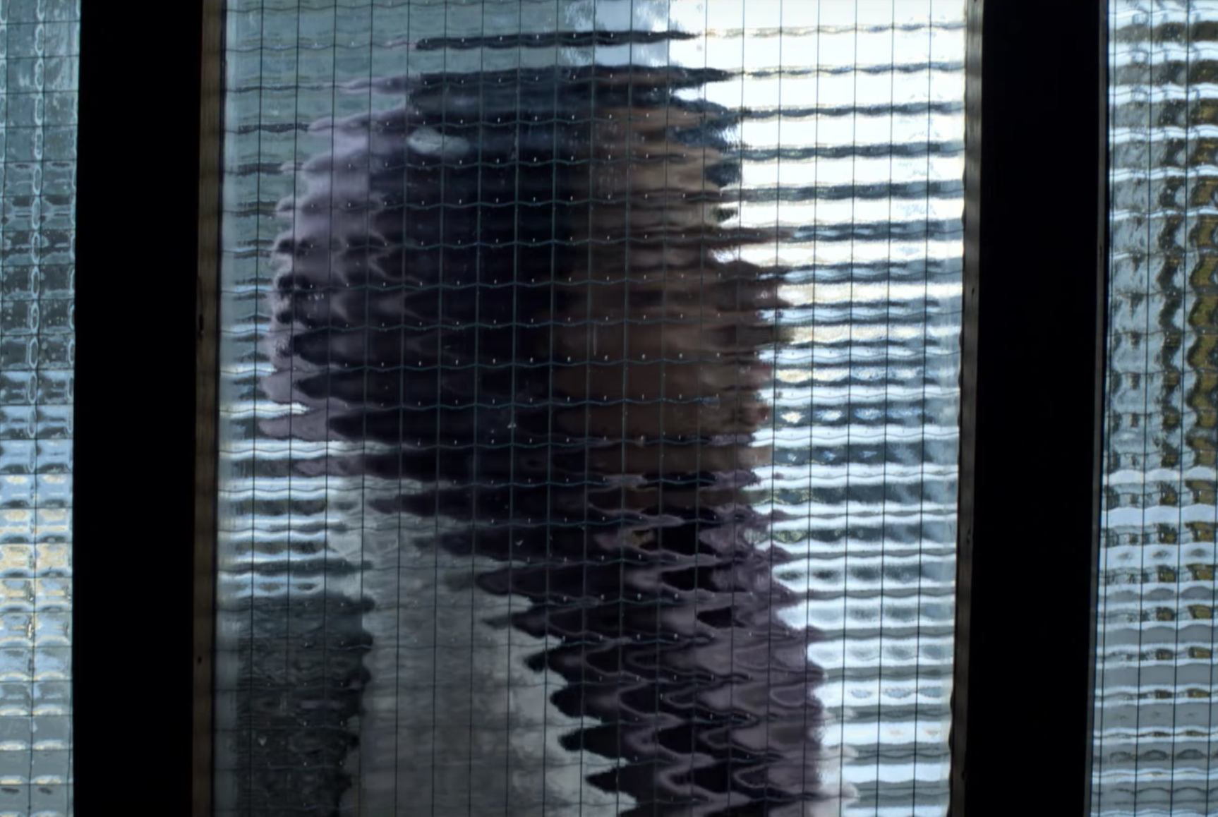 "Black Mirror"ın yeni sezon bölümlerinden olan "Crocodile"dan ilk