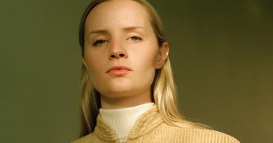 Günün şarkısı: Charlotte Day Wilson - Stone Woman