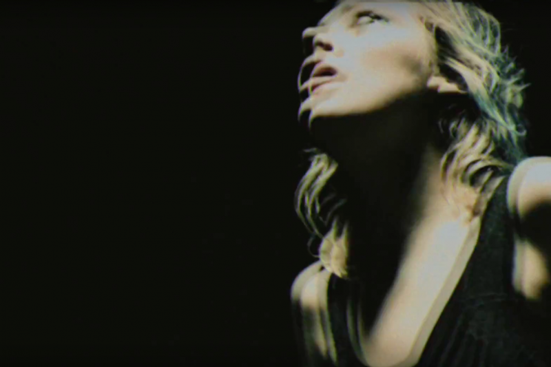 Wolf Alice'in yeni klibi ürkütücü bir partiye davet ediyor: 