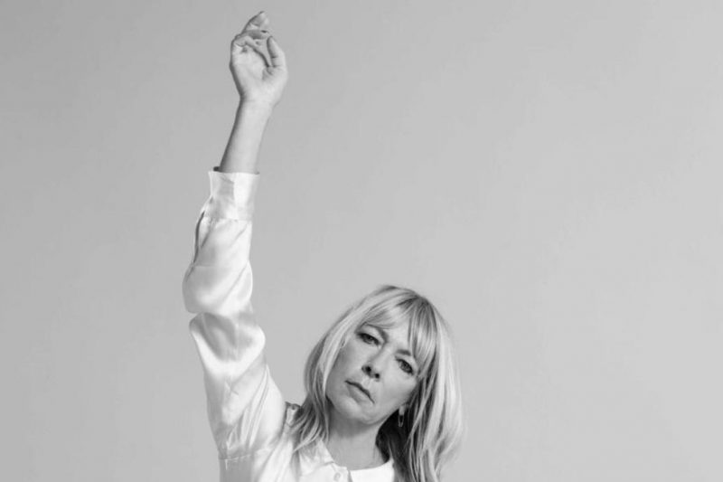 Kim Gordon durmuyor, iki yeni albüm yolda