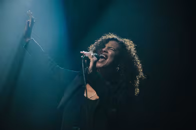 Neneh Cherry’den bir yeni şarkı daha: “Natural Skin Deep”