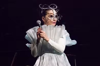 5 farklı yorumuyla: Björk şarkısı “Army Of Me”