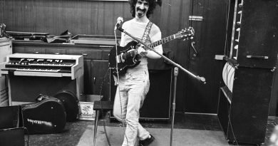 Frank Zappa hologramı turneye çıkıyor