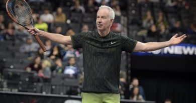 Efsanevi tenisçi John McEnroe, Mindy Kaling’in yeni dizisinde