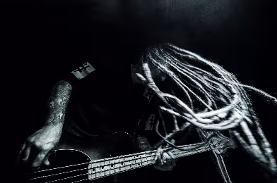 tatu fly?: “Karanlık yolculuklar anlatıyorum”
