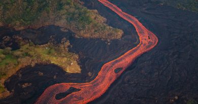 Lavlarla örtülmüş bir ada: Toby Harriman’ın “AERIAL” serisi