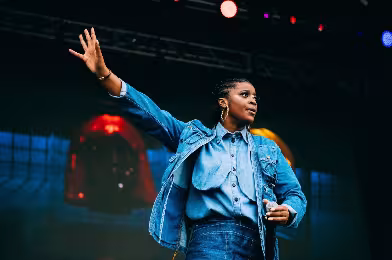 Tierra Whack, COVID-19 izolasyonunu Alanis Morissette klasiğiyle parodileştirdi