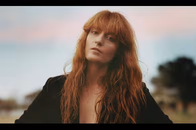Florence and the Machine, karanlık zamanları aydınlatmaya kararlı