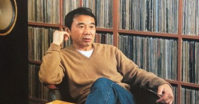 Haruki Murakami, iki saat boyunca plak koleksiyonunun başında