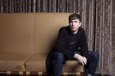 James Blake’le derinleri kazmaya devam: “Are You Even Real”