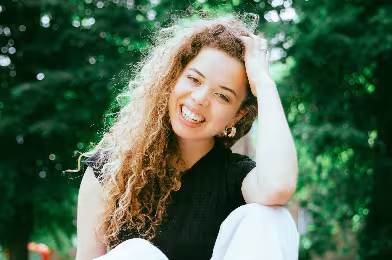 Nilüfer Yanya’nın ev konserinden yepyeni bir şarkı
