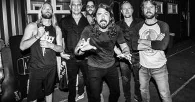 Foo Fighters yeni yılı yeni şarkıyla açtı