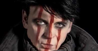 Gary Numan farklı sözler söyleme ihtiyacında