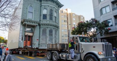 Dünya dönüyor: San Francisco’da 6 sokak öteye taşınan viktoryen bina ve diğerleri