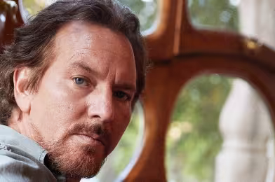Eddie Vedder’ın “dünyalı” solo albümü