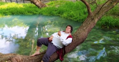 İtalya’da hobbit yaşamı sürmeye başlayan kişi ve diğer haberler #dünyadönüyor İtalya’da hobbit yaşamı sürmeye başlayan kişi ve diğer haberler #dünyadönüyor