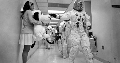 Snoopy tekrar uzay yolcusu Snoopy tekrar uzay yolcusu