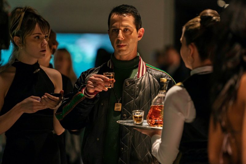 Kendall Roy doğum günü partisine bekliyor bant mag