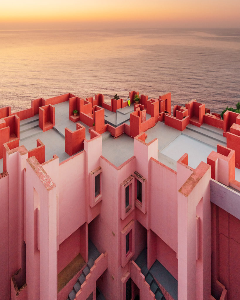 Ricardo Bofill - La Muralla Roja