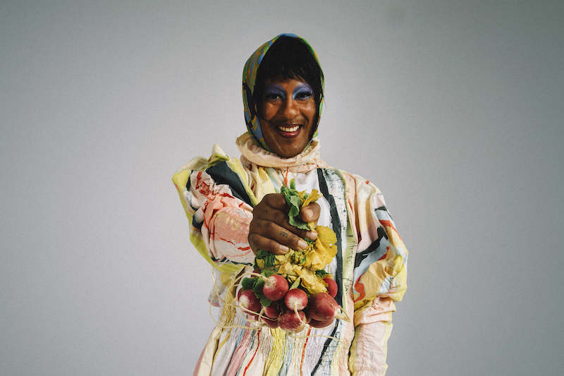 Qizning eshagida onanizm