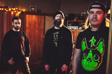 Mutoid Man tam gaz geri döndü
