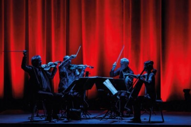 Gelenekten geleceğe, 50 yıllık başkaldırı: Kronos Quartet Gelenekten geleceğe, 50 yıllık başkaldırı: Kronos Quartet